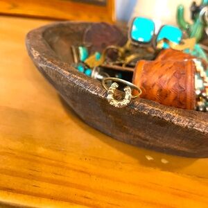 14k gold vintage horseshoe ring.